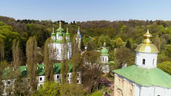 Church in the Сity Botanical Garden on the Hill alt