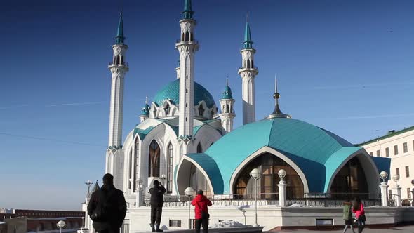 Kul Sharif mosque in the Kazan Kremlin in the rays of the setting sun. Russia. alt
