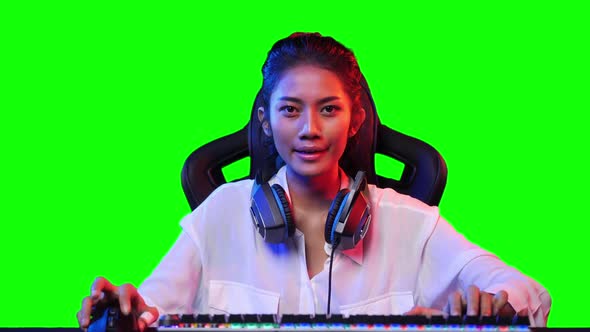 Woman playing game with green screen alt