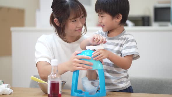 Parent and child making shaved ice alt