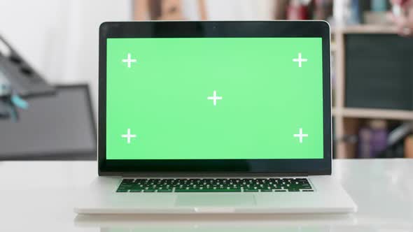 Green Screen on a Laptop Display on a Blured Background alt