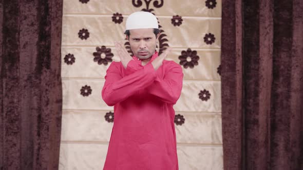 Muslim man saying Never alt