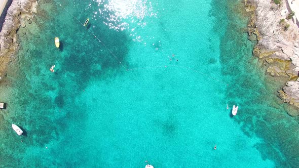Aerial view of people swimming in turquoise bay alt