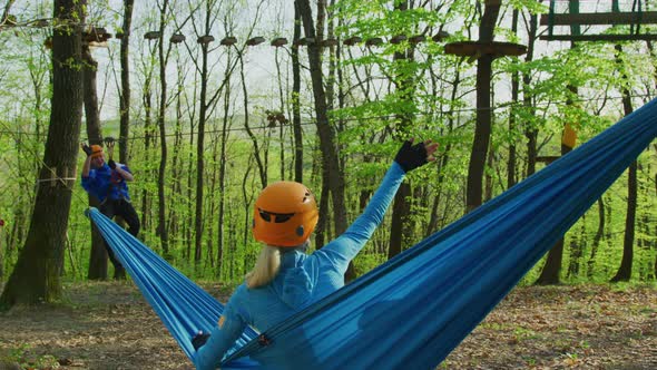 Couple in an adventure park alt