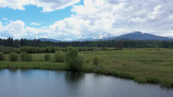 Aerial ascending view of beautiful scenic natural landscape in rural Oregon. alt