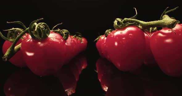 Fresh Tomatoes Super Close up  alt