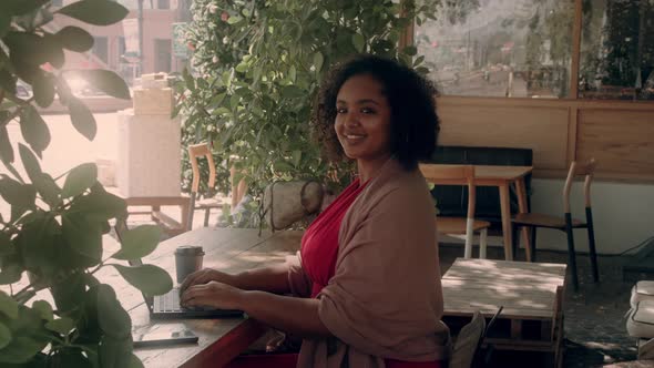 Portrait of a Beautiful Fashionable AfricanAmerican Woman on the Street alt