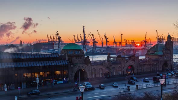 Day to Night Time Lapse of Hamburg Harbor with Landungsbruecken, Hamburg, Germany alt