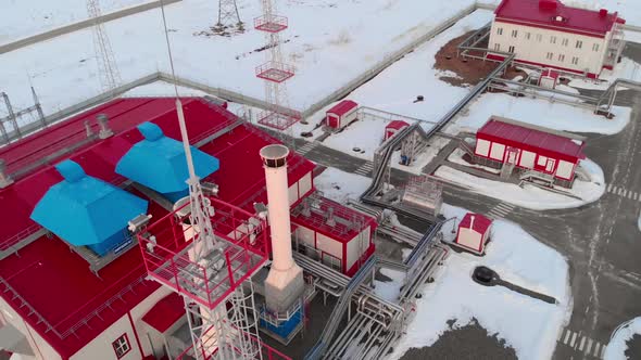 A Gas Turbine Power Plant That Runs on Natural Gas Provides Electricity and Heat in the Winter alt