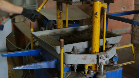 Work of Press Machine Manufactured Segmental Pavers for Road Surface Cover, Production Process of alt