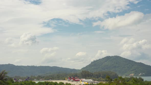 Timelapse of the Movement of Aircraft at the Airport alt
