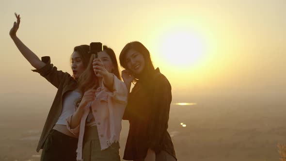 girl friend group Asians blogger standing and caper enjoying the beauty of nature in the evening sun