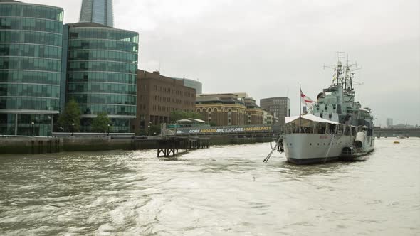 london city river cruise boat thames urban landmarks alt