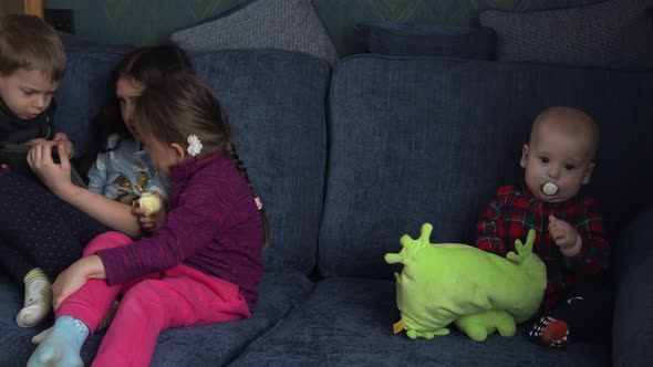 Authentic 3 Little Preschool Toddler Minor Children Kids Siblings Watch Cartoon Playing Games Online alt