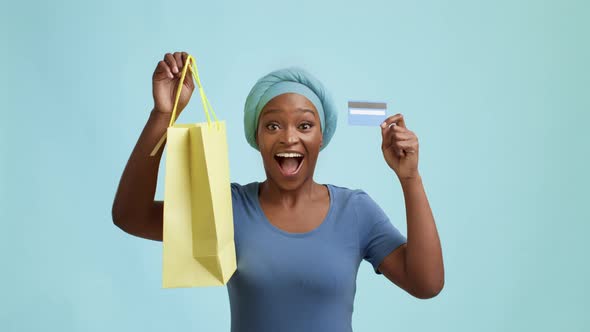 Black Lady Holding Credit Card And Shopping Bag Blue Background alt