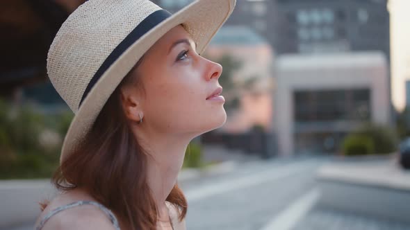Smiling young girl's face alt