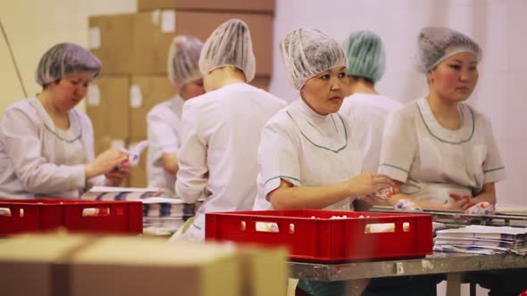 Packing of ice-cream at the dairy factory