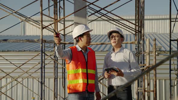 On outdoor construction sites, Asian engineers and architects Consulting and planning