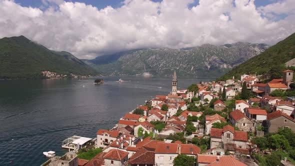 Old Town of Perast on the Coast of the Bay of Kotor alt