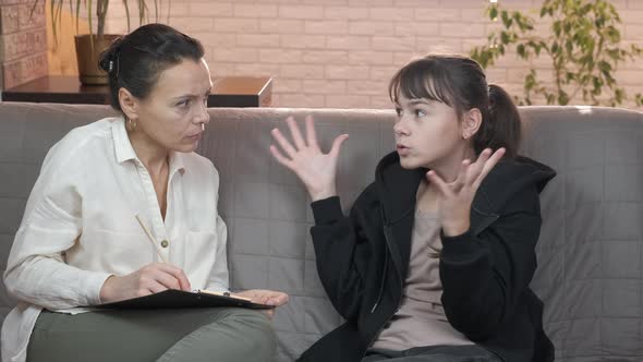 Psychologist Listen the Girl alt