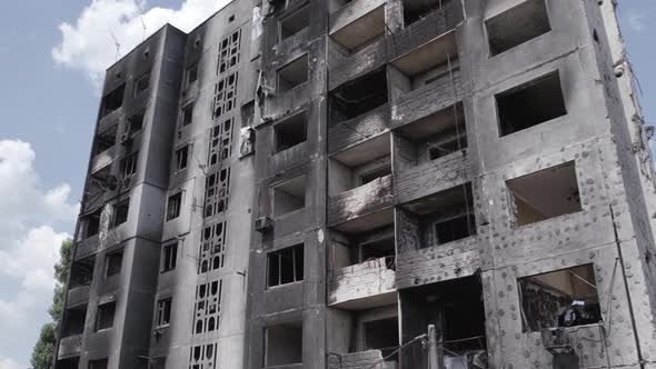 Multistorey Building Bombed During the War in Ukraine alt