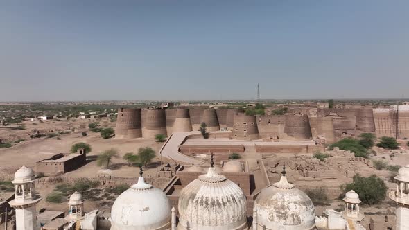 Drone records a 4K video of the Derawar Fortress in the Cholistan Desert. alt