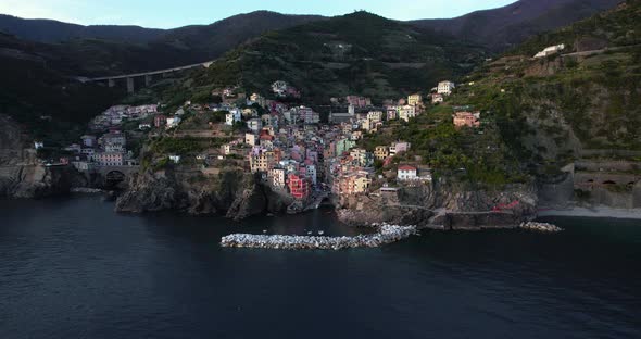 Aerial pullback reveals charming Riomaggiore on Cinque Terre, Italy alt