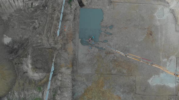 A pump pouring concrete at the construction site