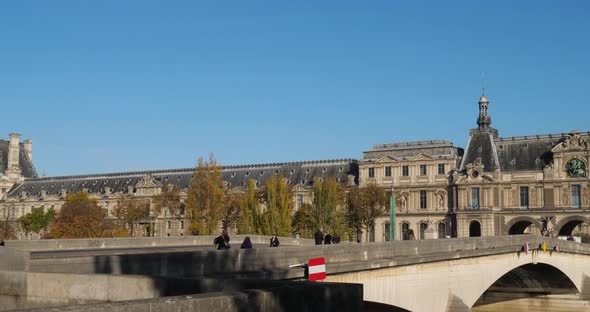 The pont de la Concorde overcrossing the river Seine. Paris, France alt
