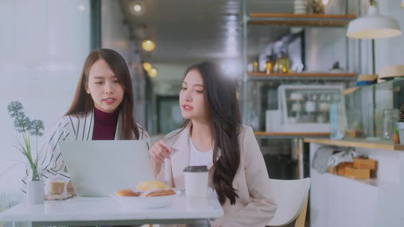 asian female creative agency casual meeting discussion with client co worker alt