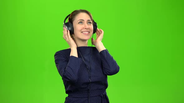 Girl Listening To Music on Headphones. Green Screen alt