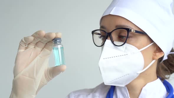 Infectious Doctor Show COVID 19 Vaccine for Prevention Immunization and Treatment for New Corona alt