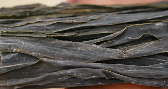 Heap of Konbu in rotation alt