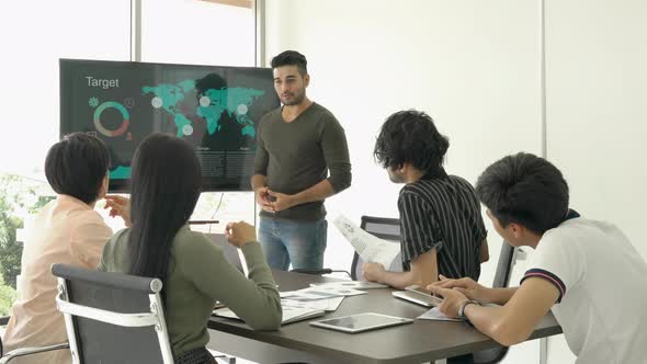 Business people meeting alt