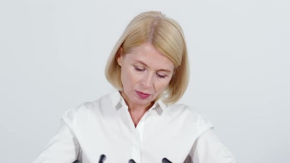 Experienced Businesswoman at Press Conference alt