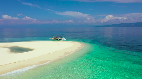 Summer Beach Landscape. Tropical Island View, Palm Trees with Amazing Blue Sea. Digyo Island alt
