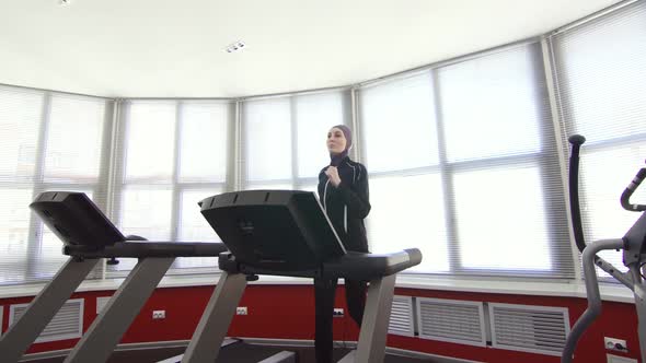 Girl in Hijab on Running Simulator alt