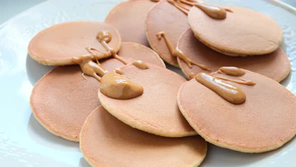 Vegan pancakes with peanut butter. alt