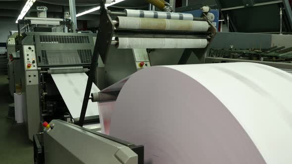 Industrial process of making envelopes in a factory alt