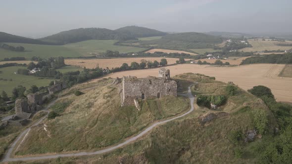 Irish Castle Ruins - Rock Of Dunamase With Rural Scenery At Background In Dunamaise, Ireland. - Aeri alt