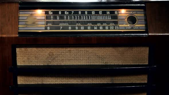 Old Vintage Radio. alt