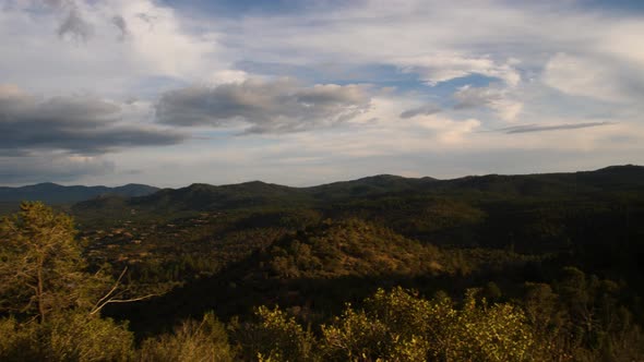 Pan over the mountainside showing the homes on the edge of Prescott. alt