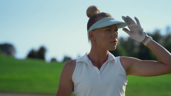 Professional Golf Woman Play Sport at Green Fairway alt