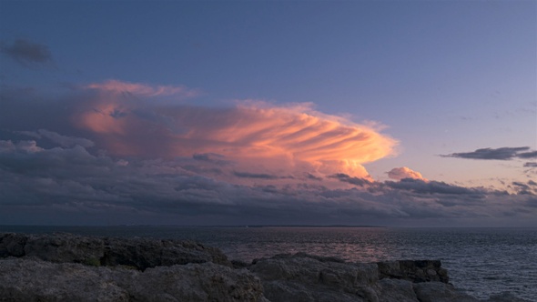 Timelapse Day to Night above ocean with Big Pink Cloud Sunset from Royan, France alt