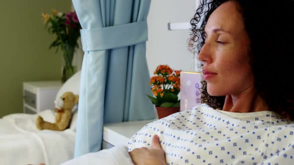 Pregnant woman relaxing in ward alt