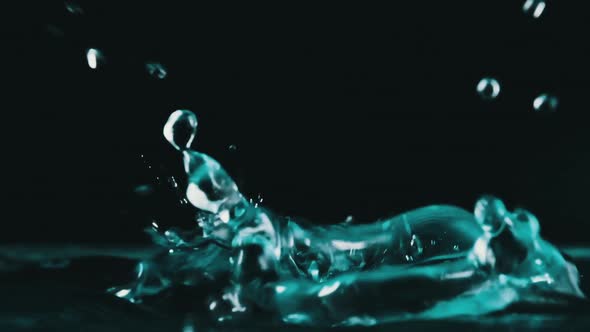 Many Drops of Water Fall on the Surface of the Water in Slow Motion Macro Shot alt