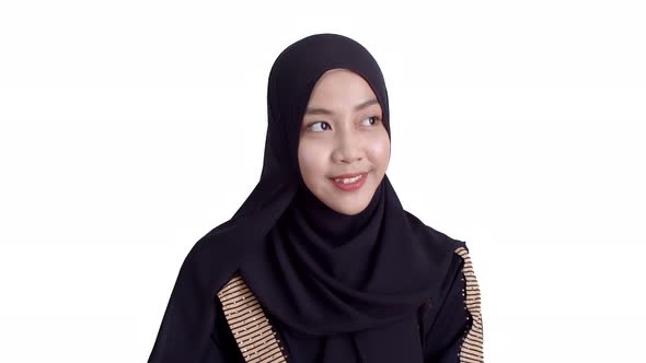 Portrait Young Muslim woman wearing traditional clothing and hijab smile