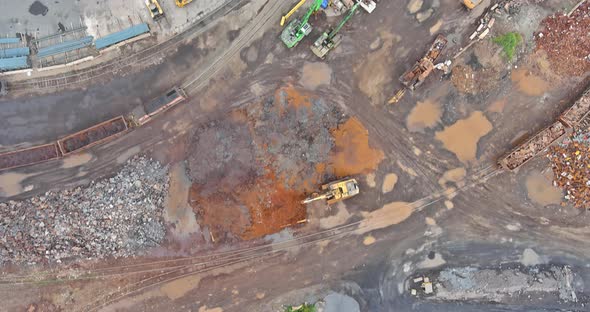 Industry Recycle Old Machine Technician Separate Classification Part of Irons Metals alt