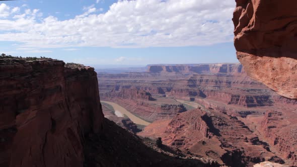 Dolly motion overlooking the Green River from Dead Horse Point near Moab Utah. alt