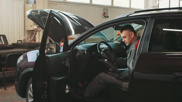 Car Service Repair Maintenance Concept alt